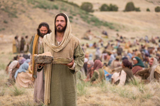 Matthew 14:13–21, Christ blesses loaves and fishes