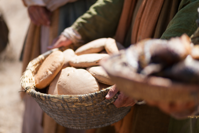 Matthew 14:13–21, The loaves of bread used to feed 5,000 people
