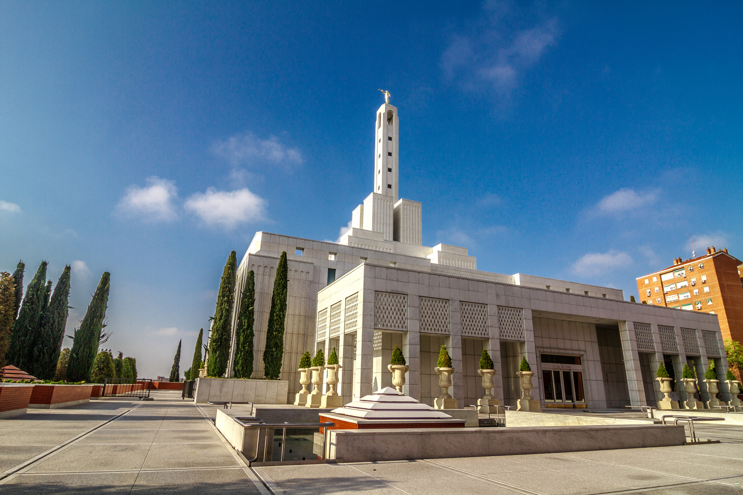 madrid-spain-temple-grounds