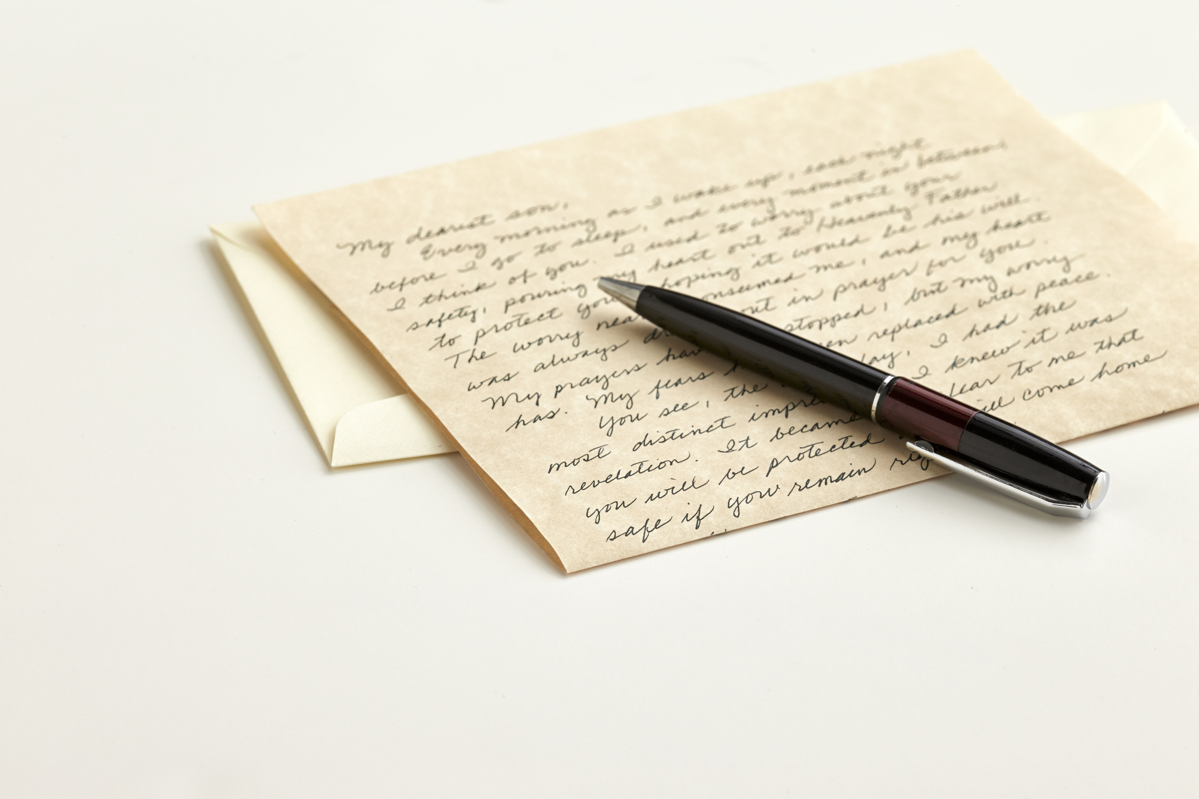Пишем письма красиво. Письмо. Лист и ручка. Ручка и бумага. Ручка для письма.