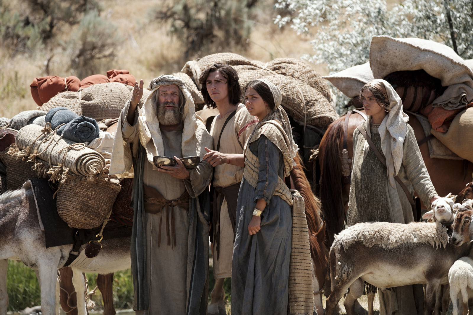 La familia de Lehi utilizando la Liahona para recibir guía