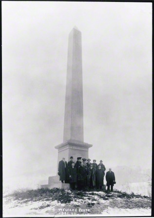 George Albert Smith standing with other Church leaders at the dedication of a monument for the Prophet Joseph Smith’s birthplace in Sharon, Vermont, on December 23, 1905.
