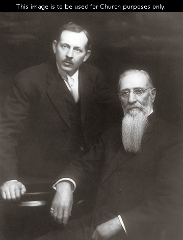 Elder Joseph Fielding Smith standing beside his father, President Joseph F. Smith, in May 1914.