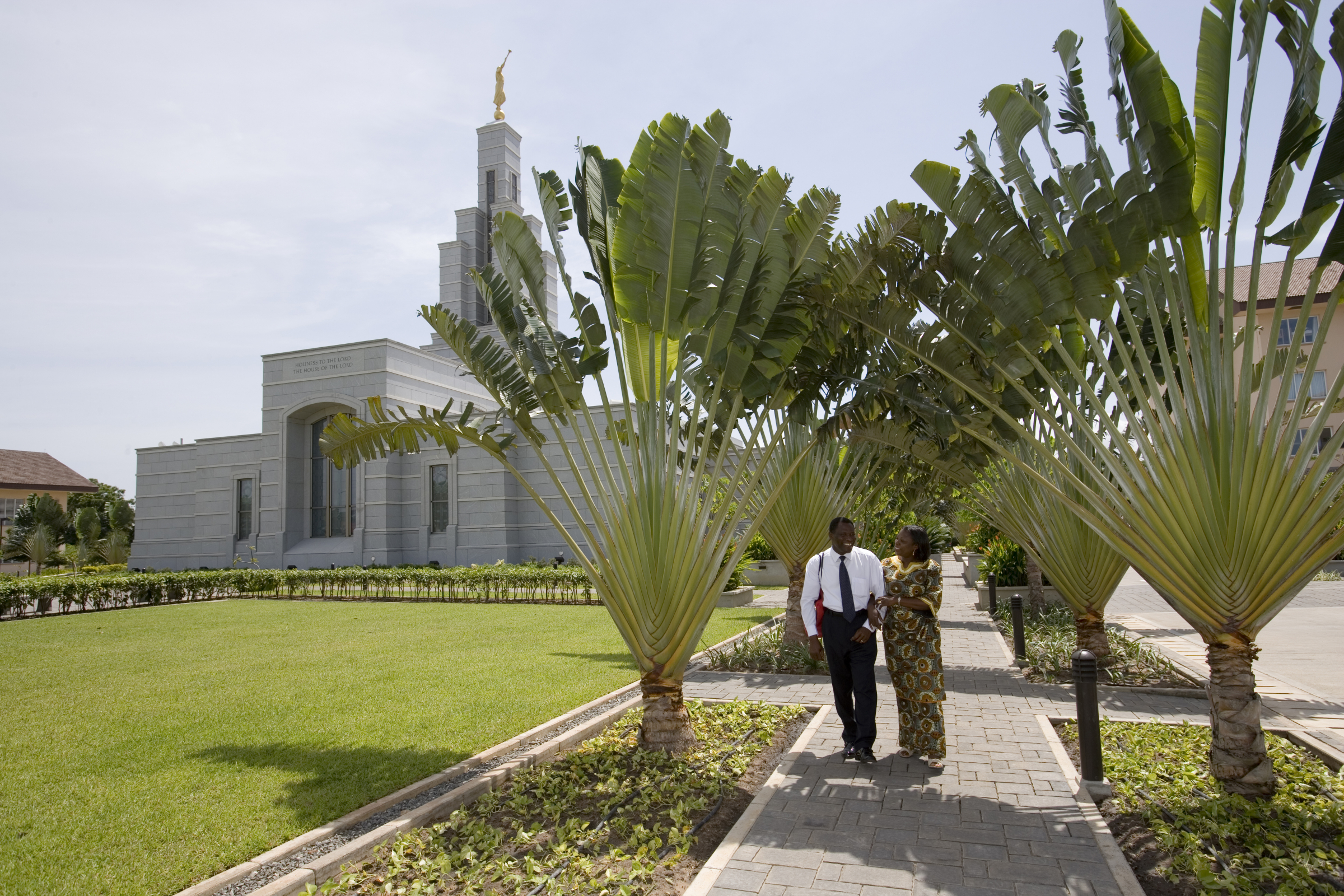 couple at accra ghana temple
