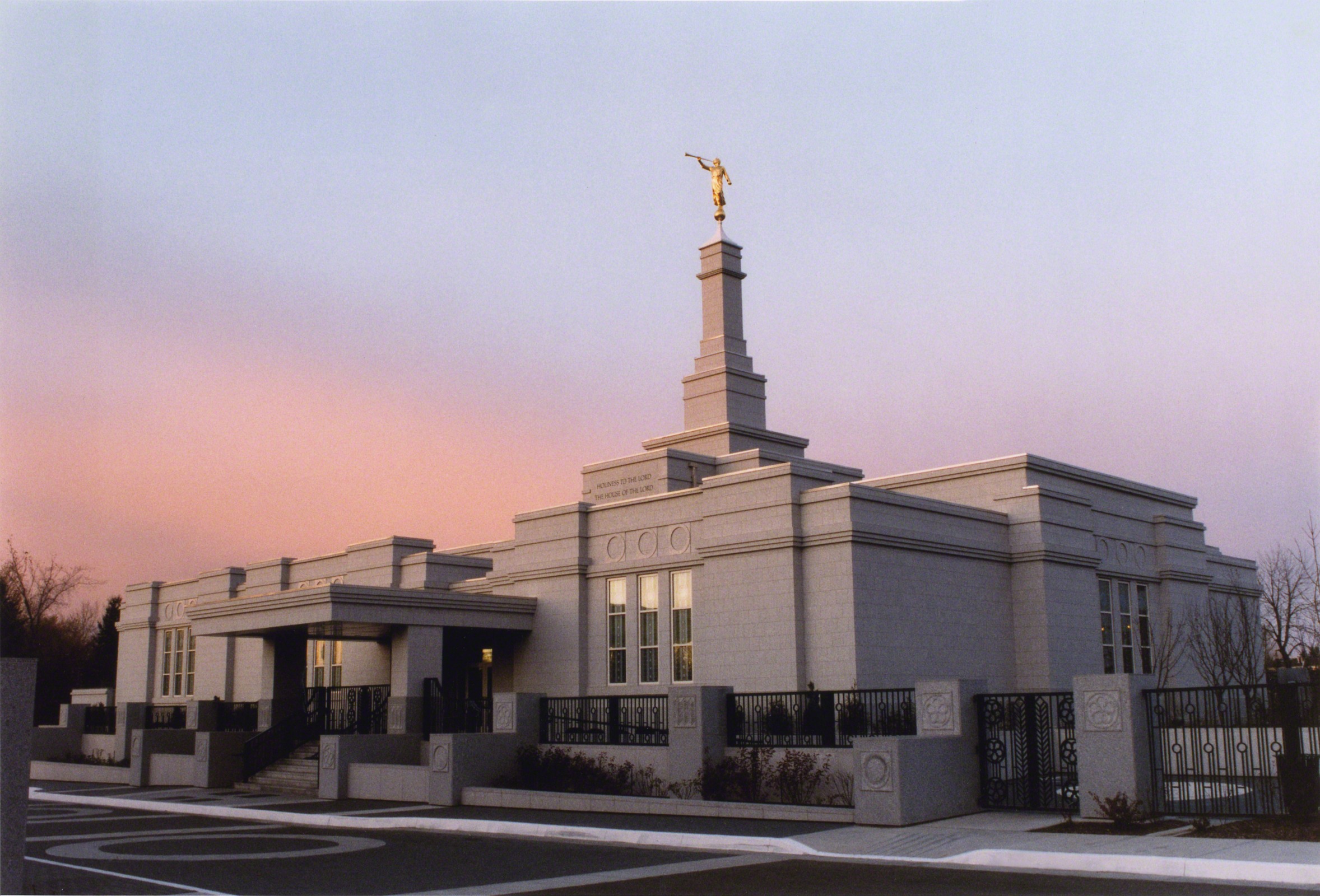 The Edmonton Alberta Temple in the Evening