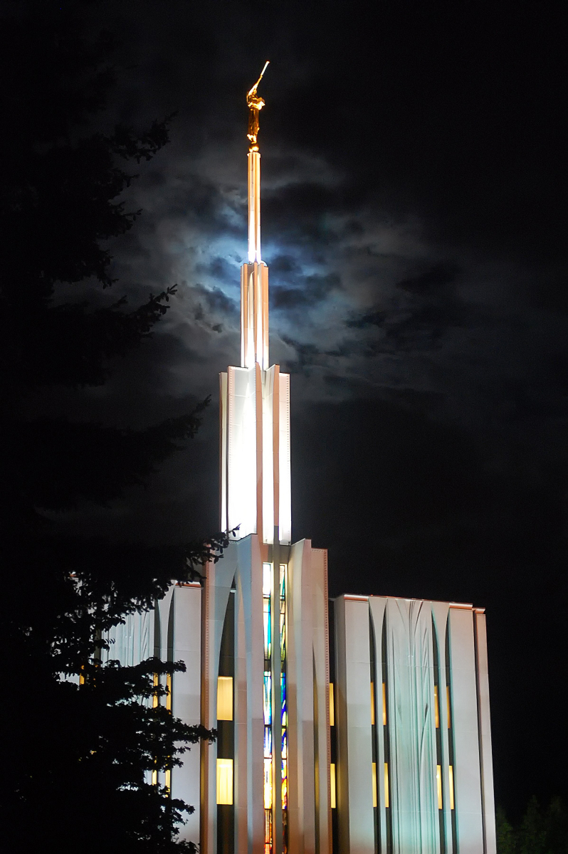 Seattle Washington Temple in the Evening