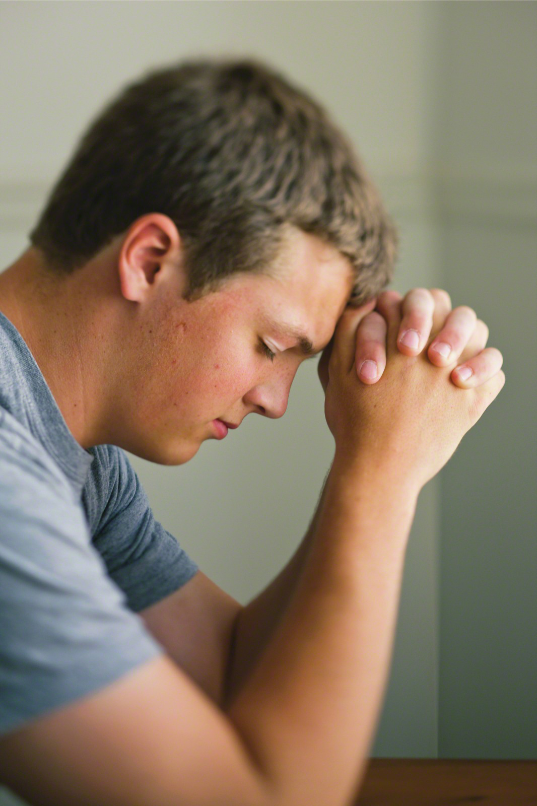 Young Man Prays   Young Man Praying 738191   